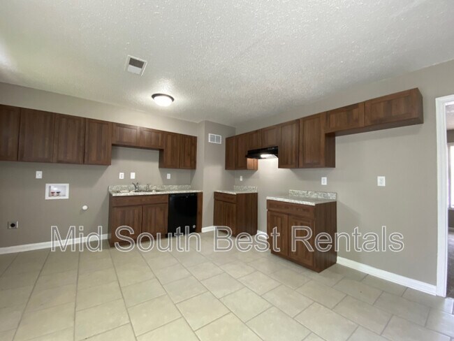 Building Photo - 509 Deerskin Dr
