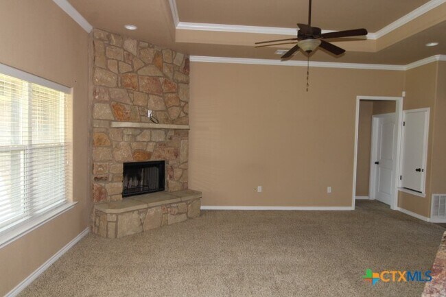 Foto del edificio - 702 Cosper Creek Dr