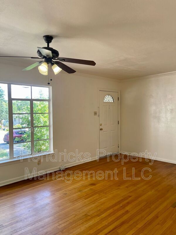 Building Photo - 710 Olney Dr