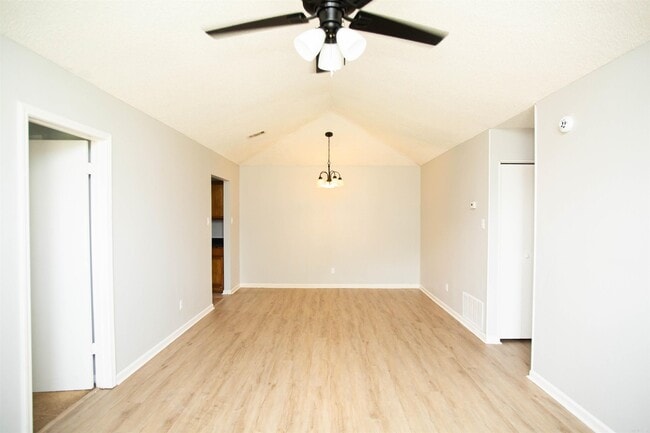 Foto del edificio - 8 Goodwin Cir
