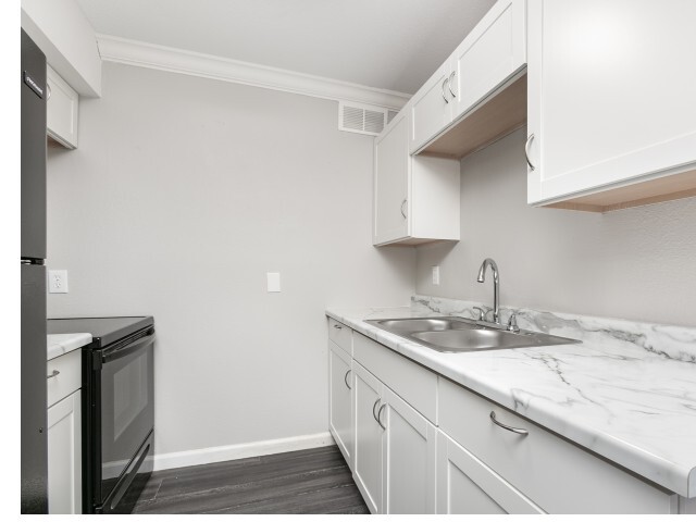 Foto del edificio - Bear Garden Apartments