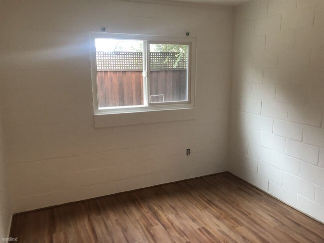 Building Photo - 1 br, 1 bath 4plex - Alma Street Apartments