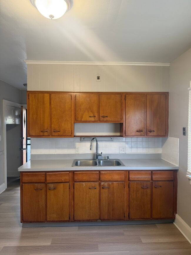 Foto del edificio - 3611 E 103rd St