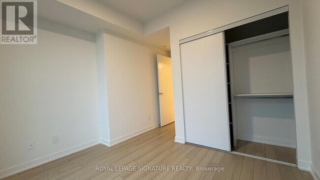 Photo du bâtiment - 3079 Trafalgar Rd