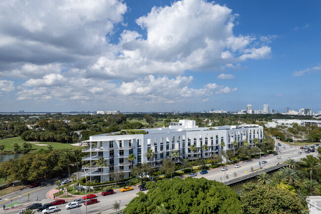 Foto del edificio - The Meridian Condo