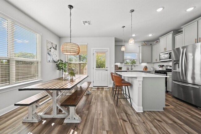 Foto del edificio - 6514 Marsh Ln