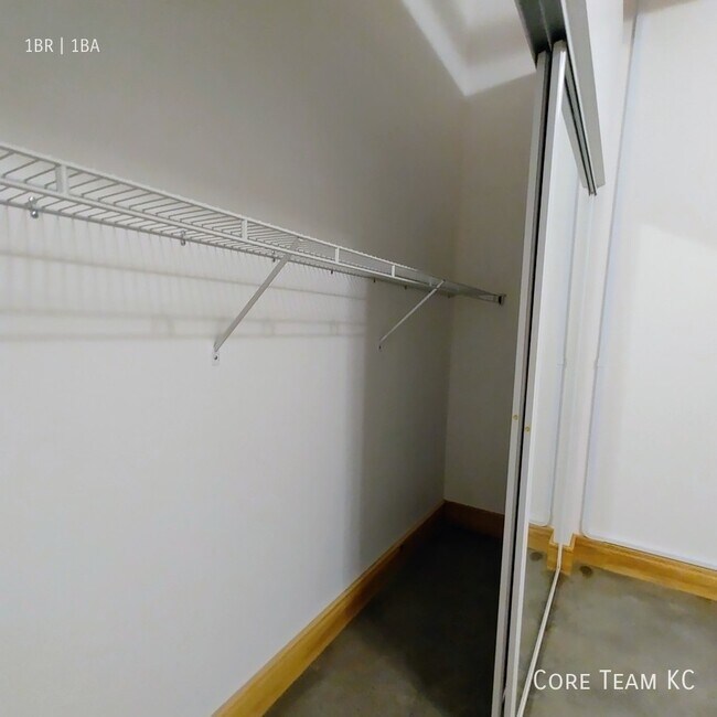 Foto del edificio - One bedroom with a den