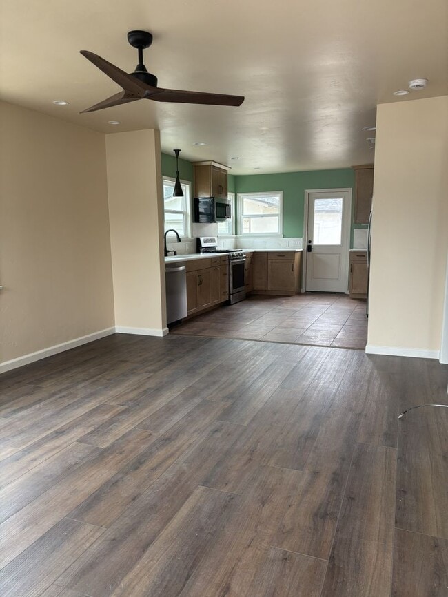 Building Photo - 314 Castaic Ave