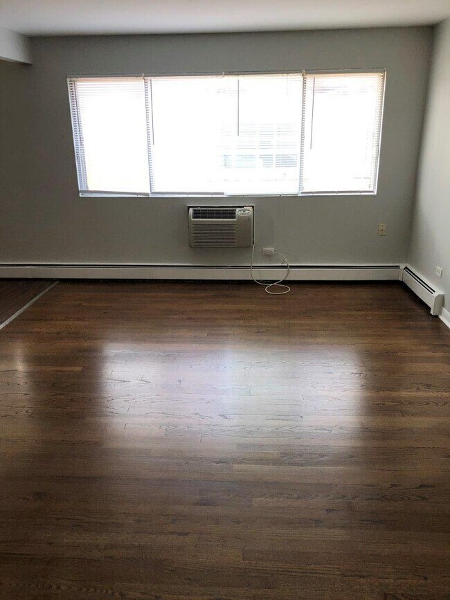 Foto del edificio - 8549 Grand Ave