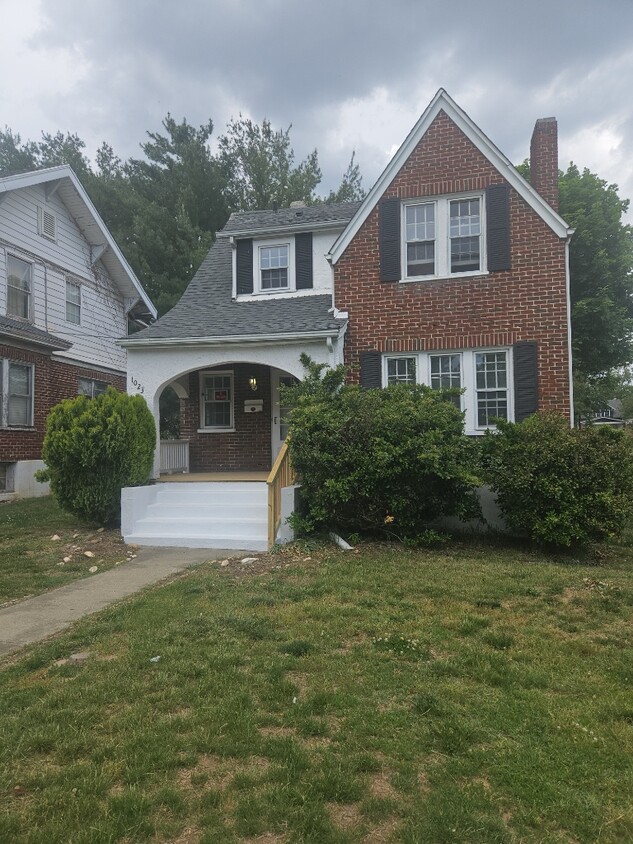Primary Photo - 1023 Rugby Blvd NW