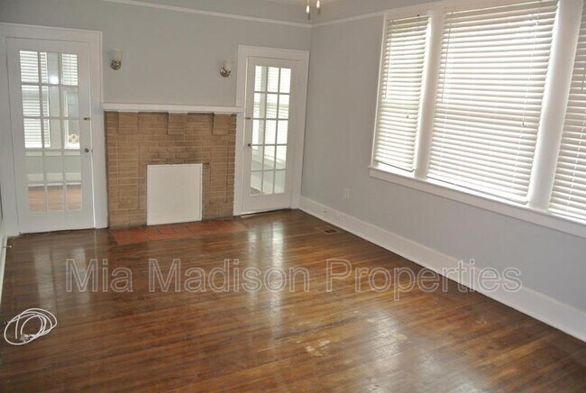 Building Photo - 724 E 49th St