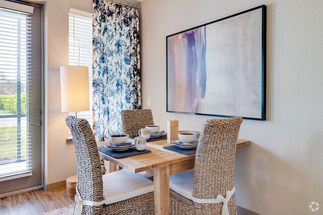 2BR_2BA_1,350SF - Dining Area - Versol