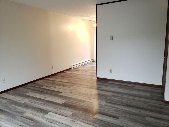 Building Photo - 9138 NE Oregon St