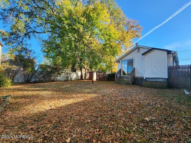 Building Photo - 43 Shoreland Terrace