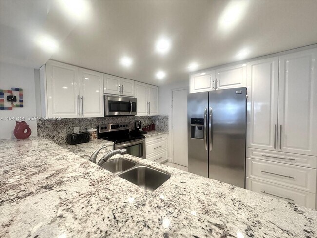 Foto del edificio - 3800 S Ocean Dr