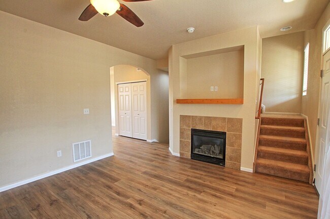 Building Photo - 3 bed 2.5 bath Sawgrass Townhome