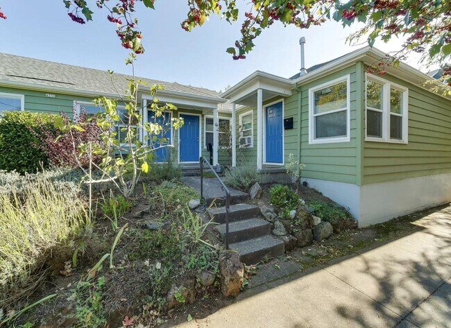 Building Photo - 4550 NE 14th Pl