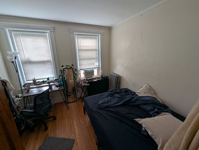 Building Photo - 352 Riverway