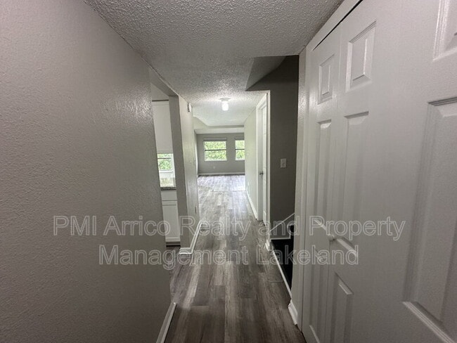 Building Photo - 1106 Country Club Ln
