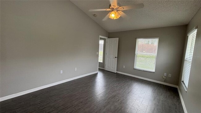 Foto del edificio - 6442 Long Breeze Rd
