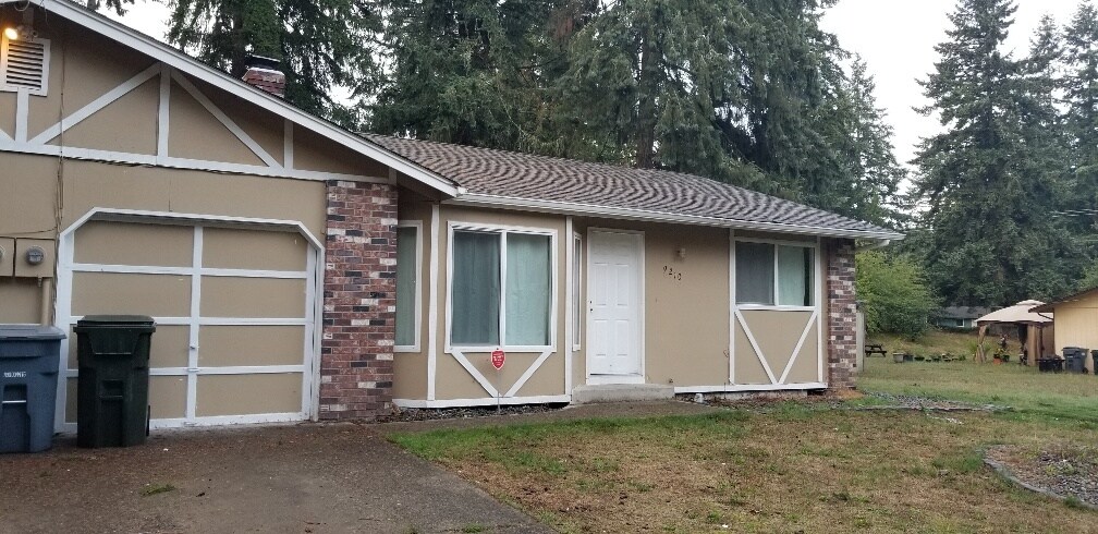 Foto principal - Graham Duplex 2 beds/1bath With Garage and...