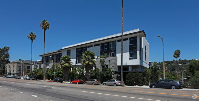 Building Photo - Sunset Silver Lake