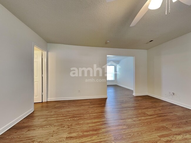 Building Photo - 4945 Hopewood Ln