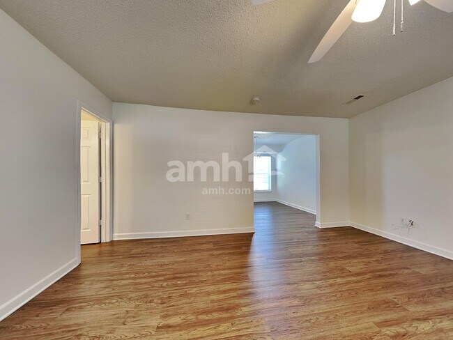 Foto del edificio - 4945 Hopewood Ln