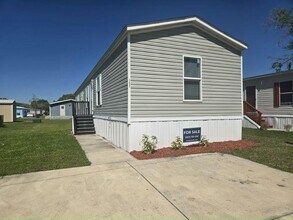 Building Photo - 1400 Banana Rd