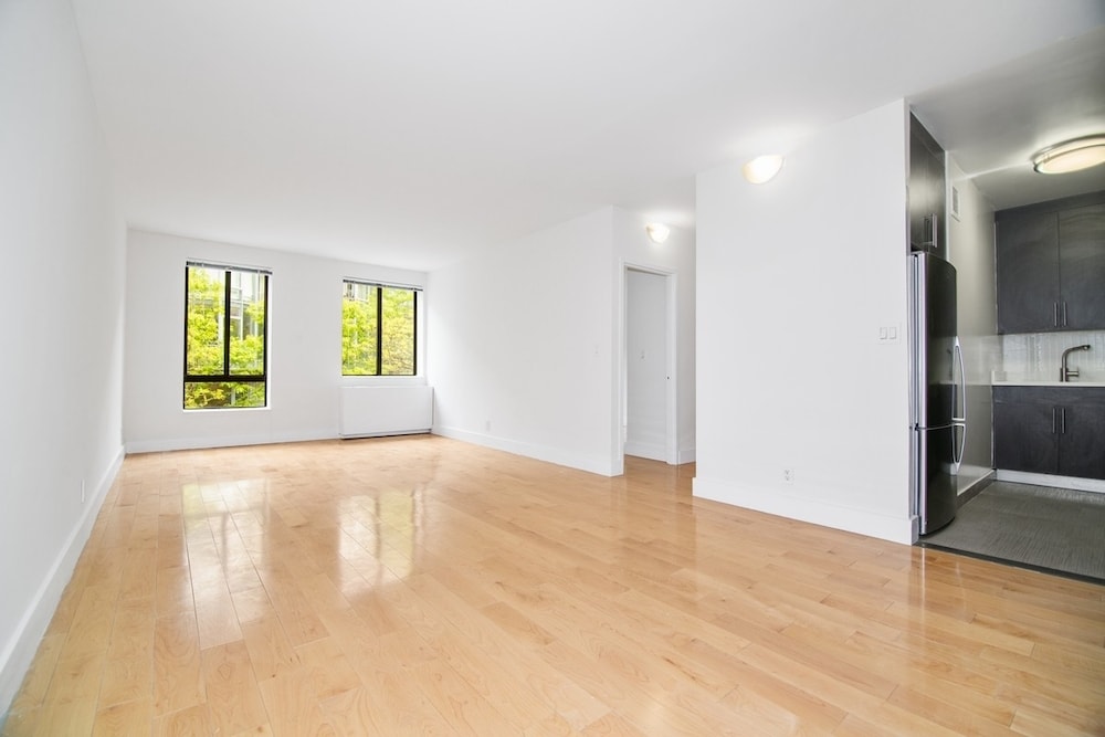 Primary Photo - 419 W 52nd St