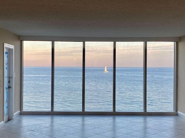 Primary Photo - 3000 S Ocean Blvd