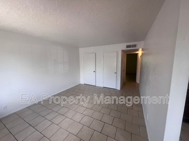 Foto del edificio - 8200 Copper Ave NE