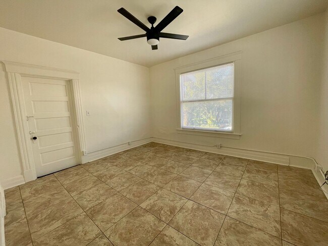 Foto del edificio - Spacious 1 Bedroom in Ontario!