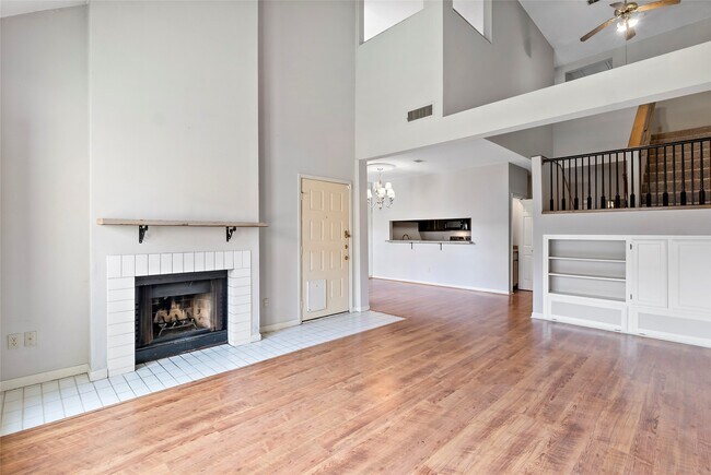 Foto del edificio - 3122 Camelot Dr