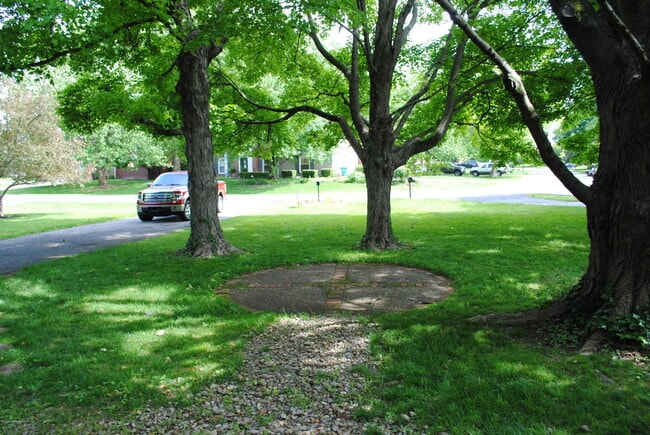 Building Photo - 9836 Longwood Cir