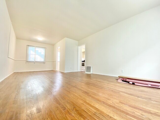 Foto del edificio - 12347 Riverside Dr