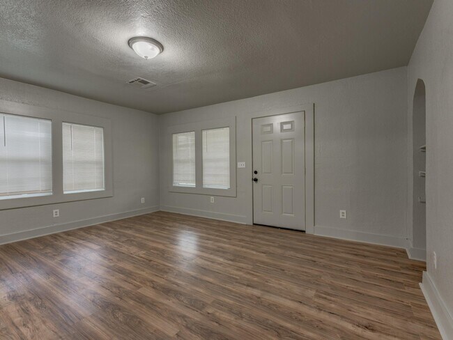 Foto del edificio - 2208 NE 22nd St
