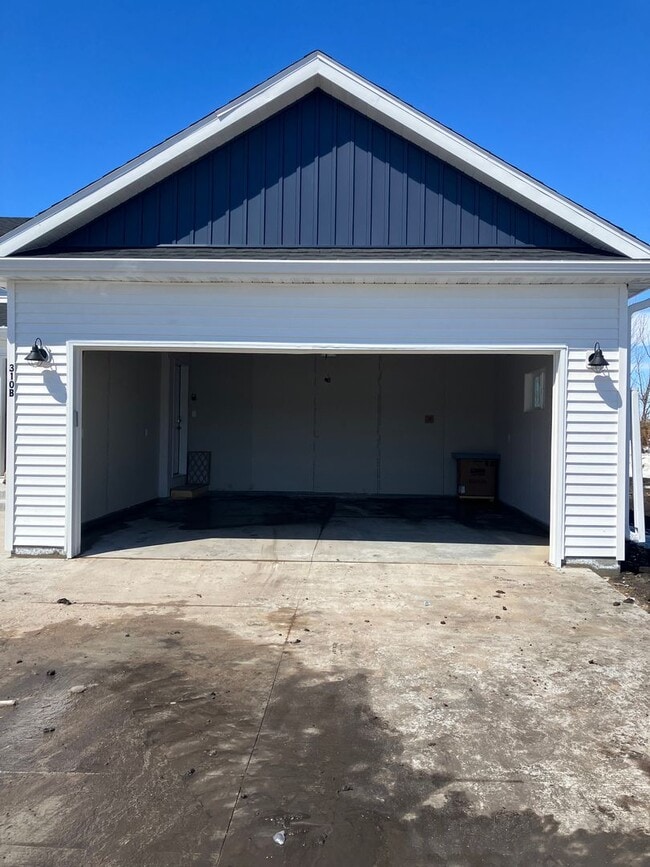 Building Photo - 310 Toronto Dr