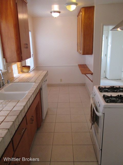 Building Photo - 3 br, 1.5 bath House - 15131 Carnell Street