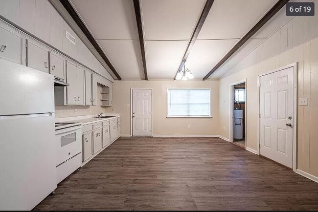 Building Photo - 4 Fulmer Ln