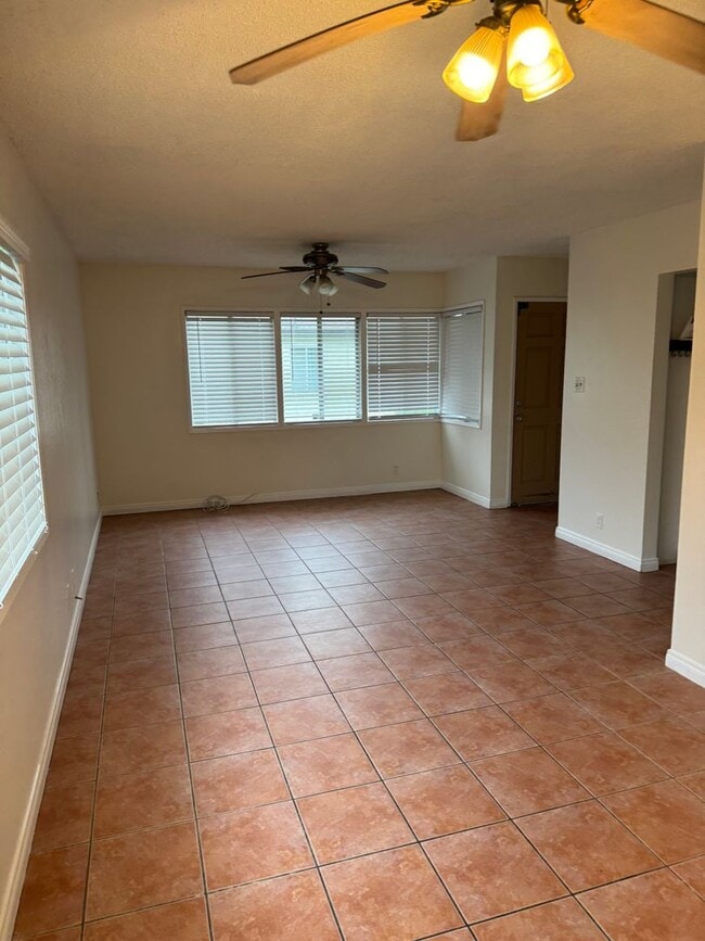 Foto del edificio - 2 Bedroom 1 1/2 Bath Condo - Avalon Greens