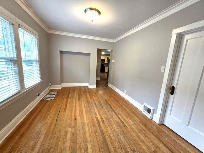 Building Photo - 1029 S Elmwood Ave