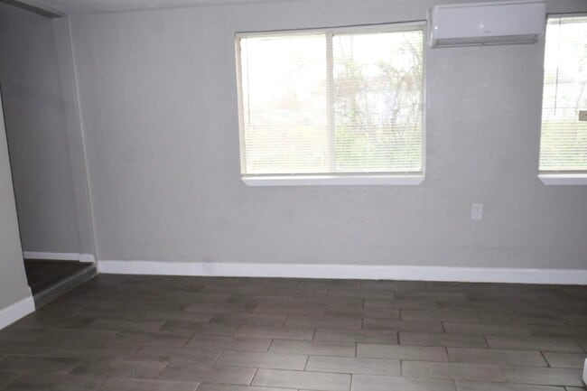 Foto del edificio - 7515 Bayway Dr