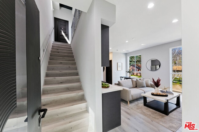 Building Photo - 15106 Roxford St