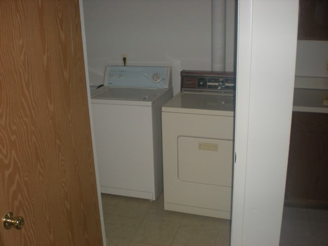 washer and dryer - 20418 Purlingbrook St