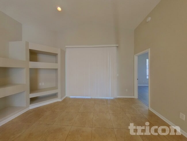Building Photo - 248 Wescliff Dr