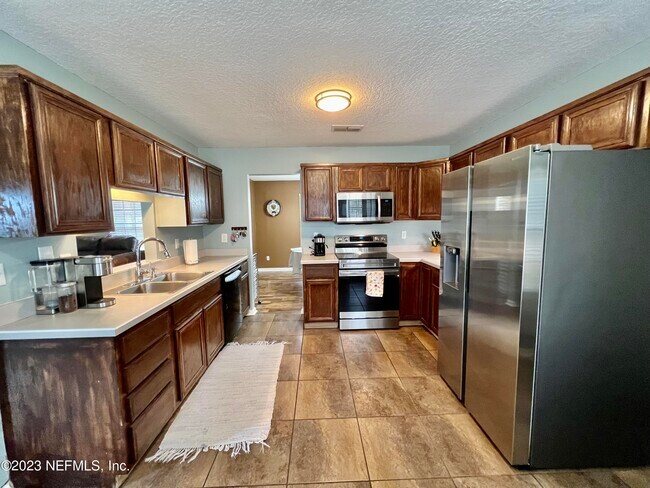 Building Photo - 47 Horsetail Ave