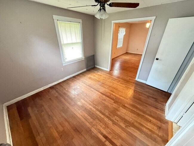 Building Photo - 2 Bed 1 Bath Springfield, MO