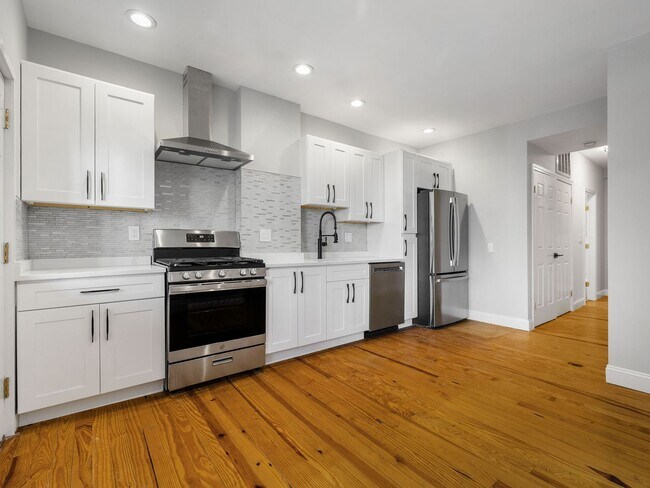 Building Photo - Charming 4 Bedroom-No Broker Fee