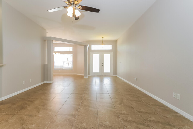 Building Photo - 2273 SW Crocus Ln